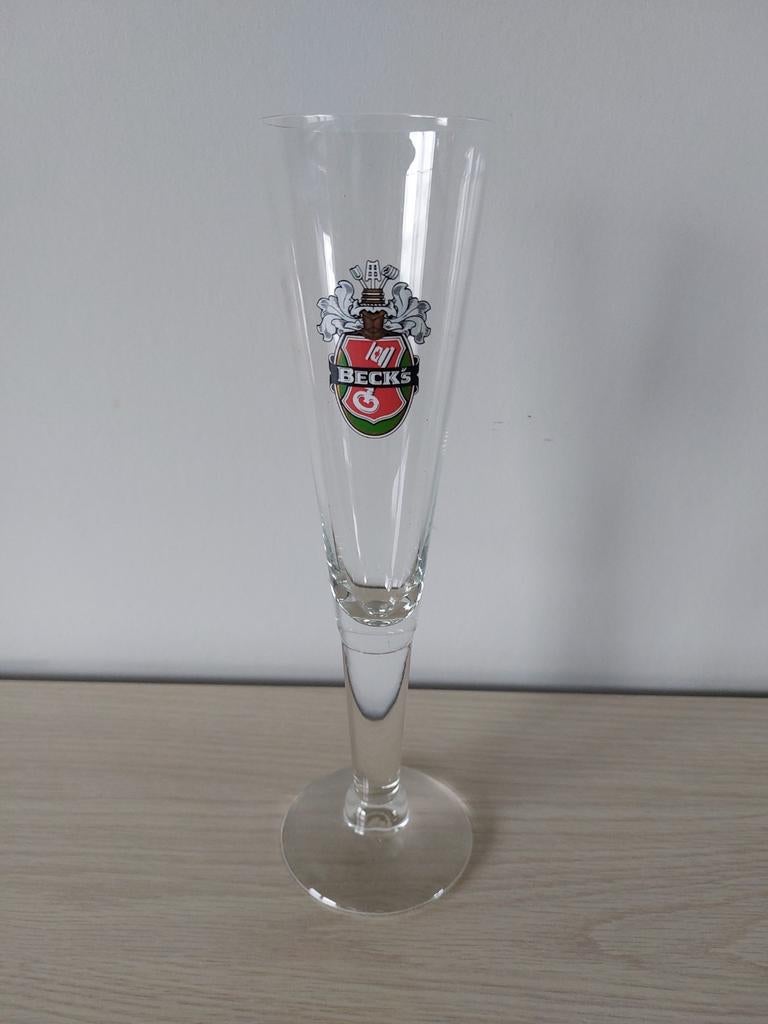 Le noir est un grand verre à sifflets, Enlèvement ou Envoi, Comme neuf, Verre à bière