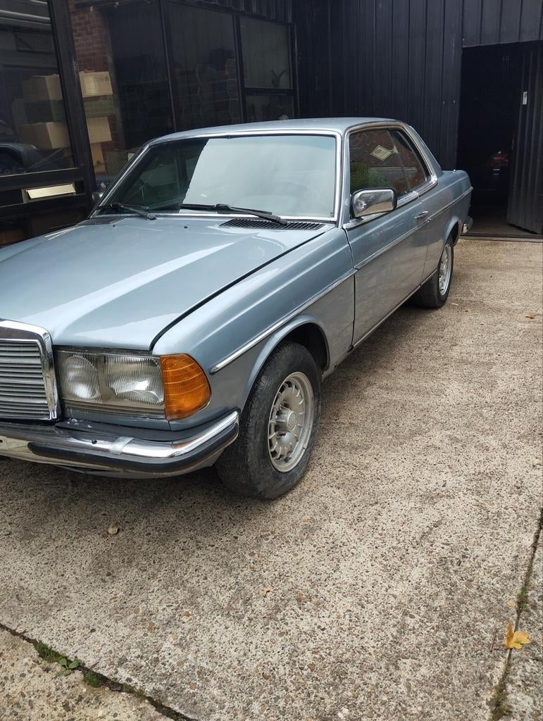 Pièces de voitures classiques Mercedes de 123 CE à 1984, Neuf, Enlèvement ou Envoi, Garde-boue, Pièces universelles