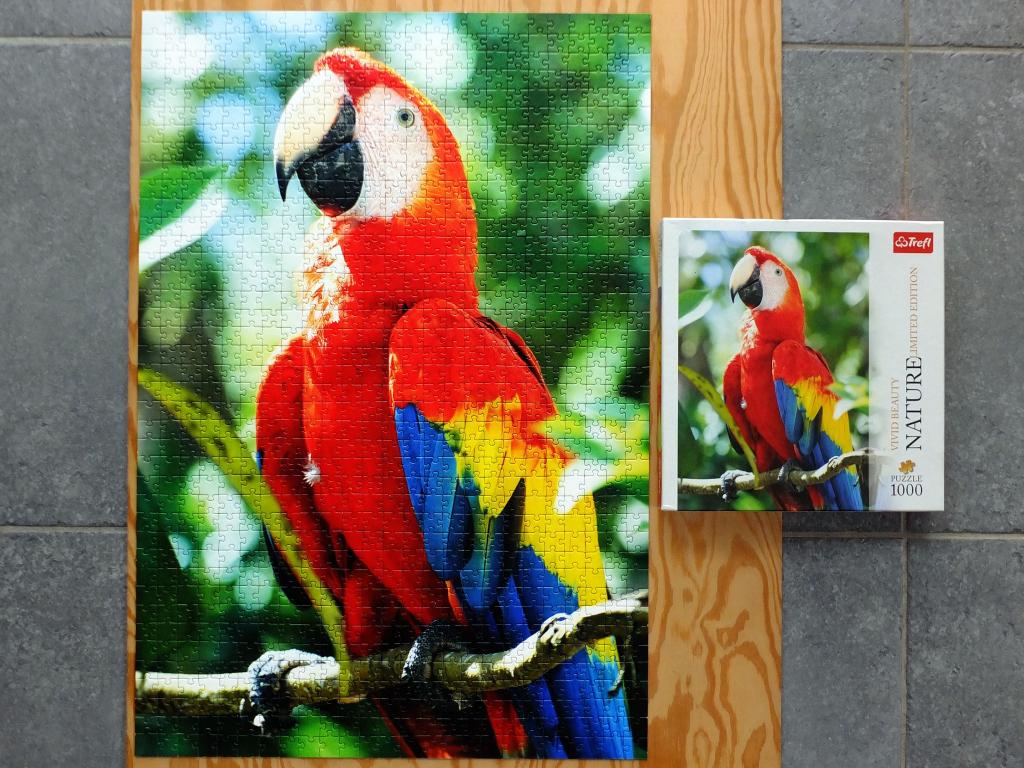 Puzzle 1000 pièces Trefl - Perroquet ara rouge, Honduras, Enlèvement ou Envoi, 500 à 1500 pièces, Comme neuf, Puzzle