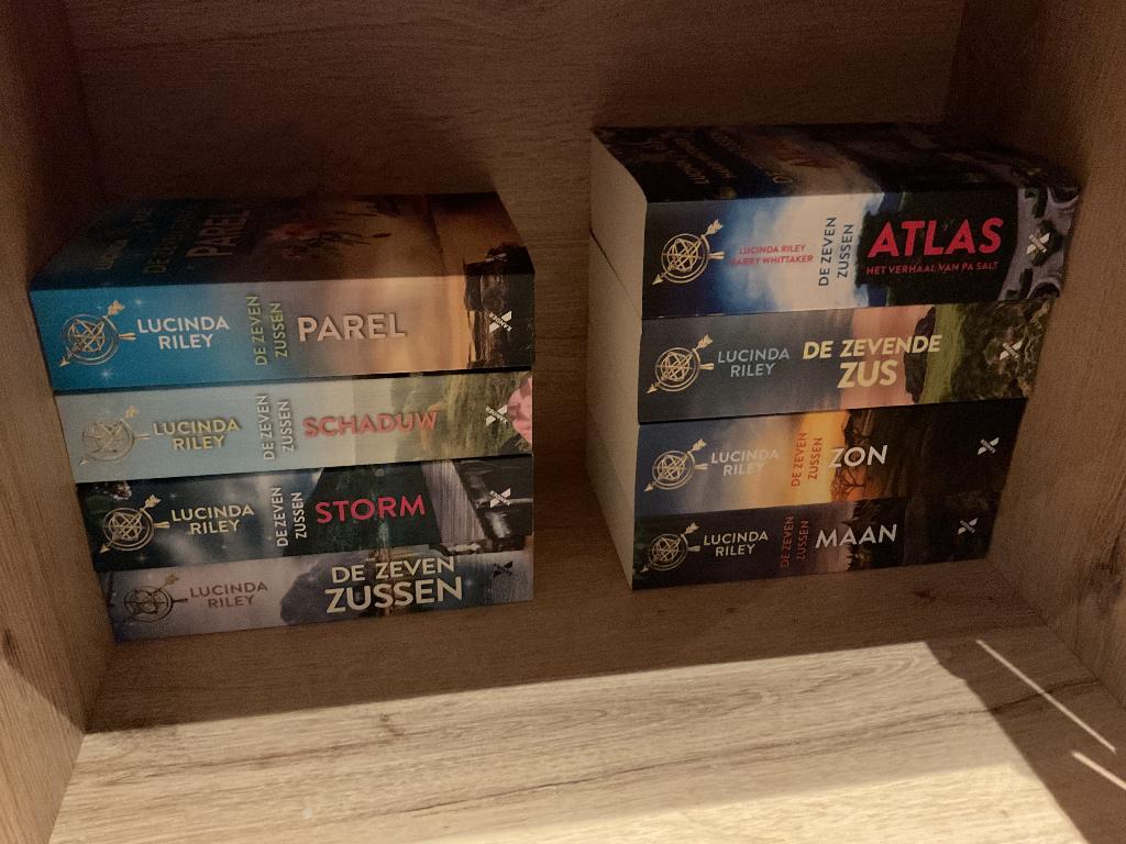 Boeken 7 zussen, Boeken, Romans, Ophalen, Zo goed als nieuw, Lucinda Riley