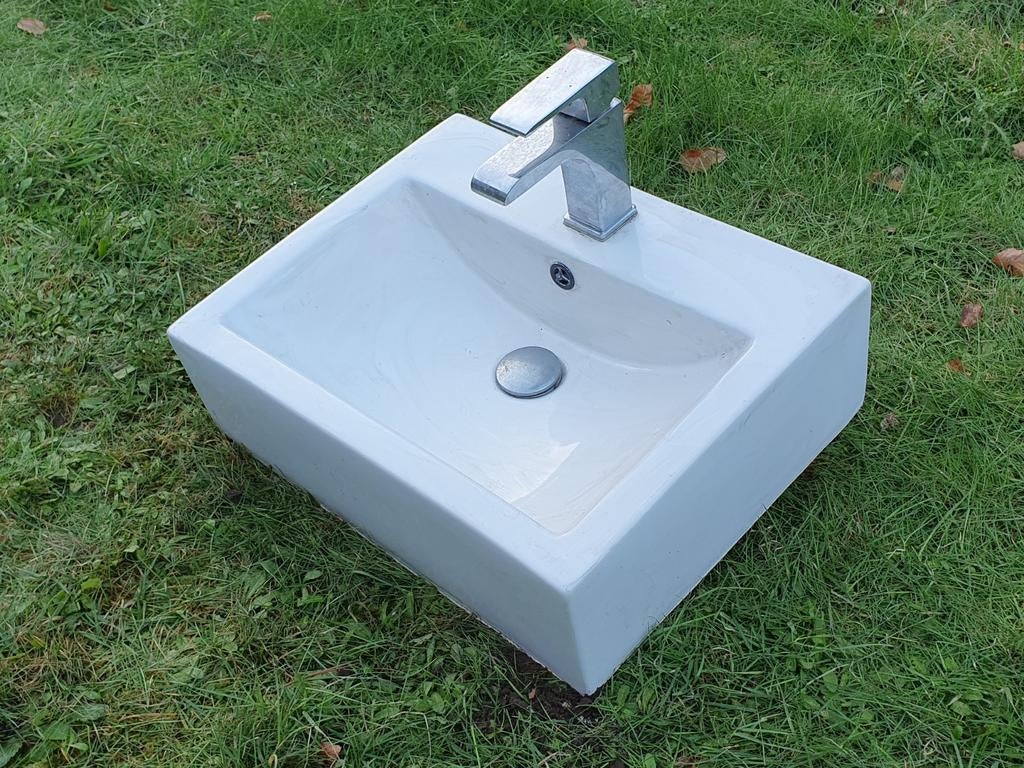 Lavabo classique moderne en porcelaine, Bricolage & Construction, Sanitaire, Comme neuf, Lavabo, Pierre, Enlèvement