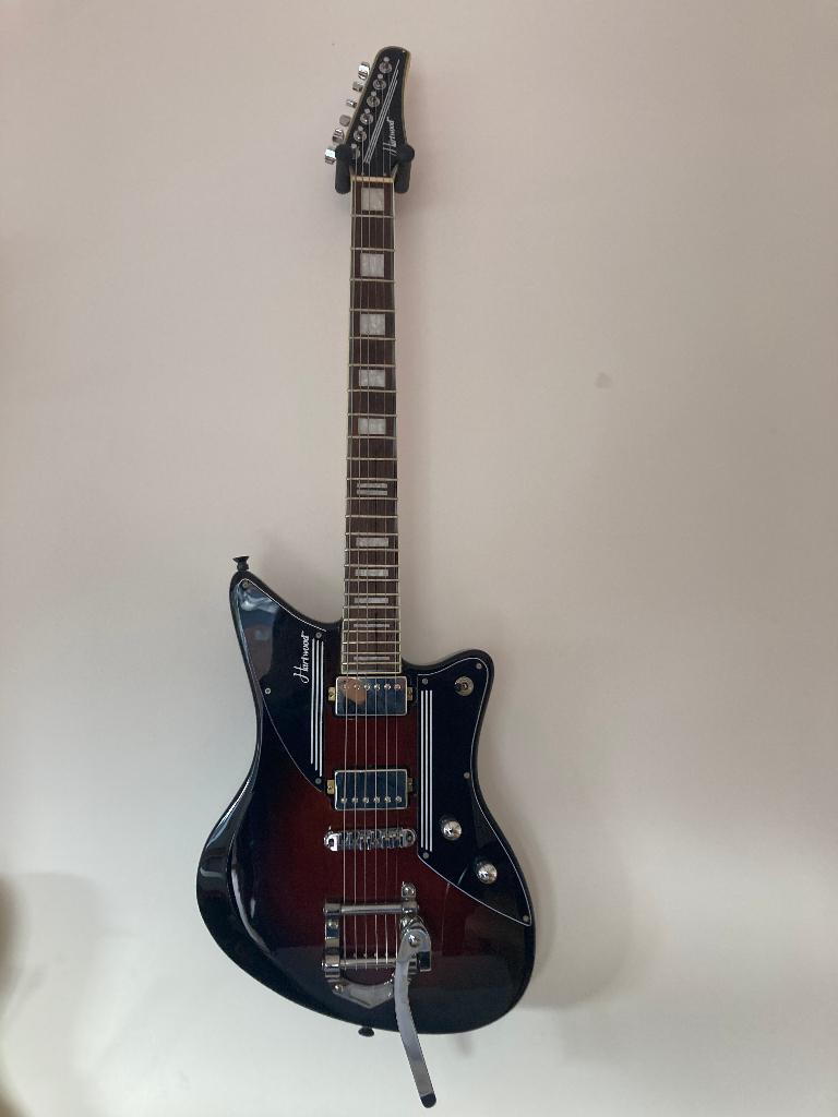 Guitare Hartwood Charger vibrato / échange contre synthé !, Musique & Instruments, Instruments à corde | Guitares | Électriques