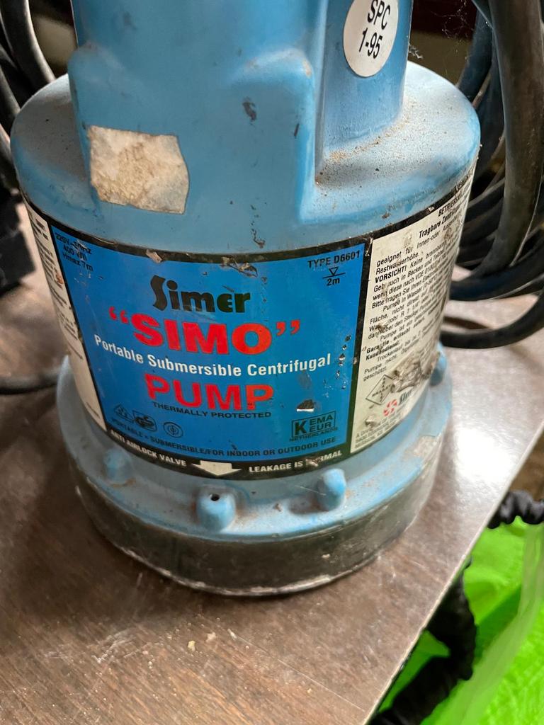 La pompe submersible Simer « Simo » — Type D6601, Jardin & Terrasse, Pompes à eau, Enlèvement ou Envoi, Utilisé, Électrique, Pompe à eaux claires
