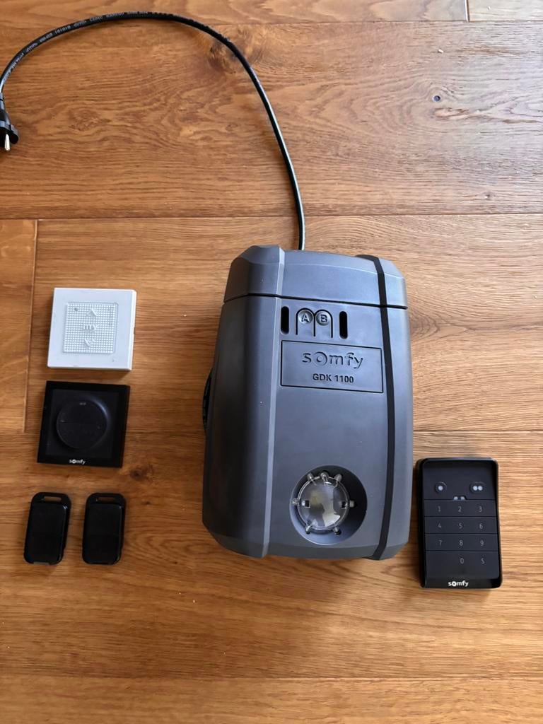 Somfy GDK1100 RTS Garagepoort motor & bedieningen, Ophalen, Zo goed als nieuw