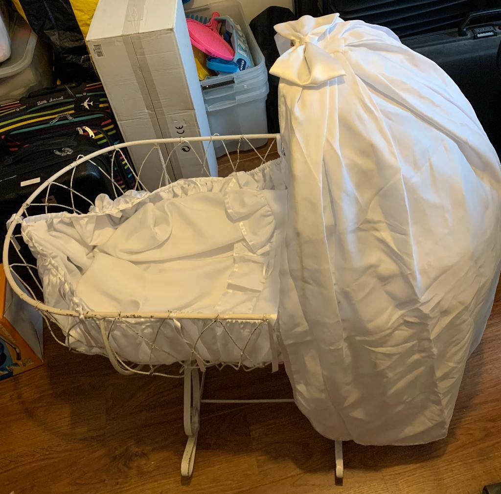 Antieke wiegje met hemeltje, Kinderen en Baby's, Babywiegjes en Ledikanten, Ophalen, Zo goed als nieuw, Wieg