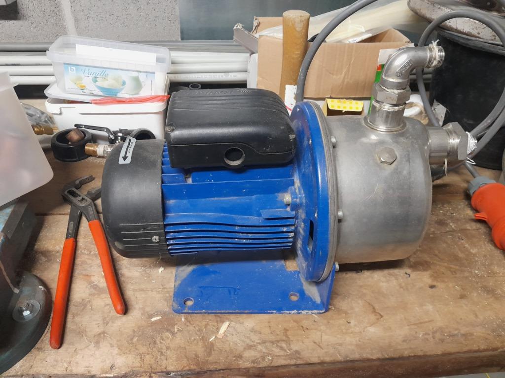 hydrofoorpomp, Tuin en Terras, Ophalen, Zo goed als nieuw, Elektrisch, Hydrofoorpomp