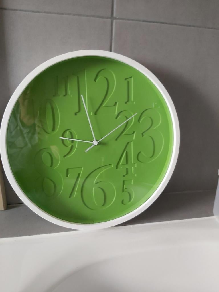 Mooie moderne klok prima staat, Ophalen