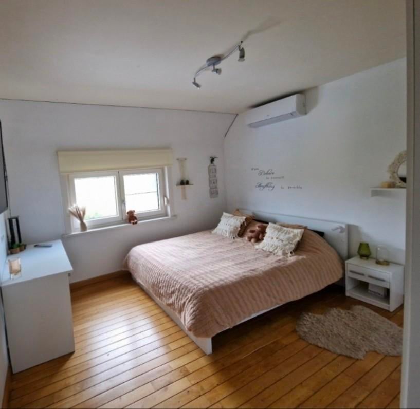 Chambre complète. Lit, table de chevet, armoire, bureau., Enlèvement