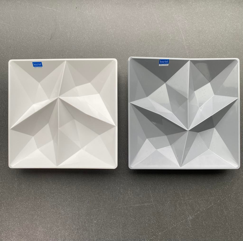 Lot de 4 assiettes apéritif Koziol + 8 pics – design moderne, Maison & Meubles, Cuisine | Vaisselle, Enlèvement ou Envoi, Comme neuf