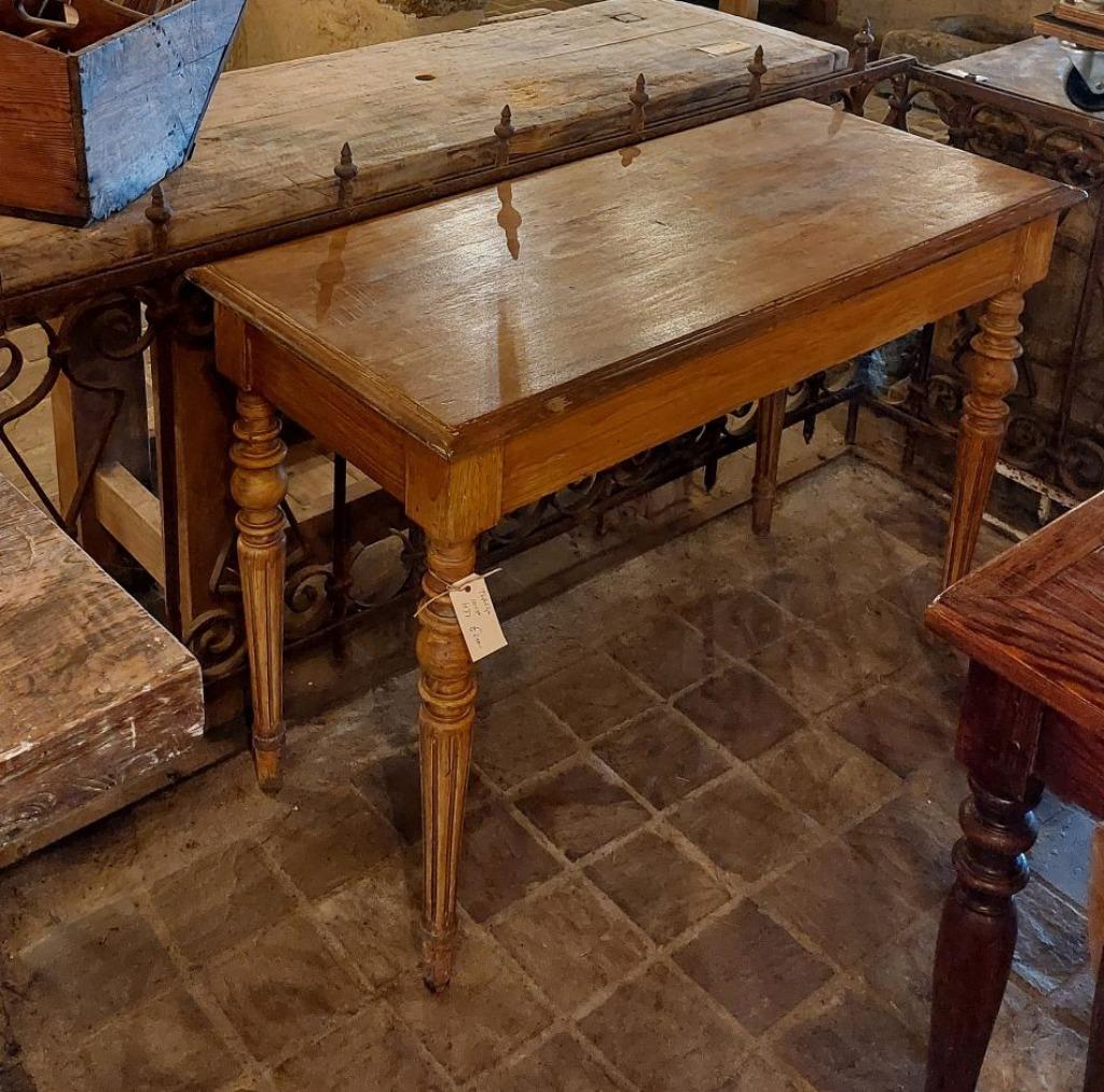 mooi antiek klein tafeltje  sidetable, Ophalen