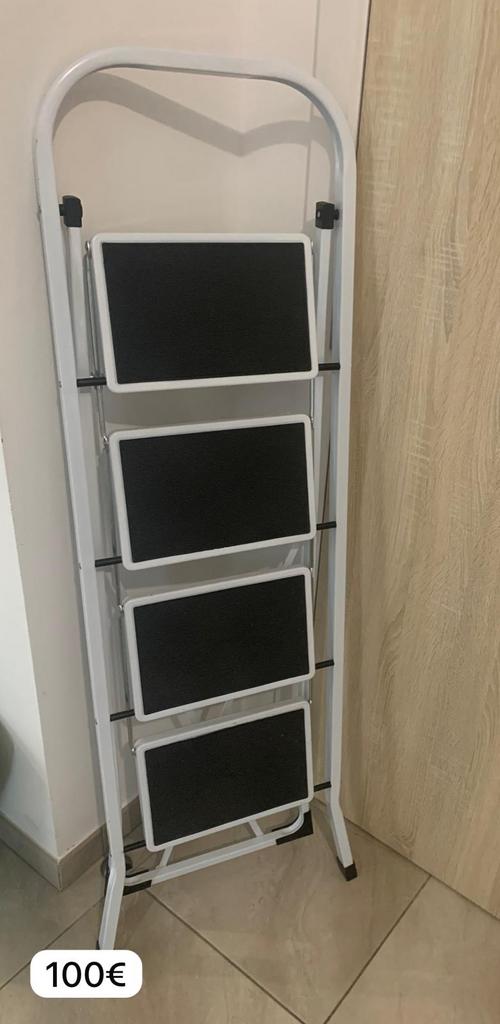 Escabeau, Enlèvement, Neuf