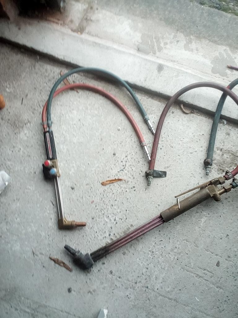 2 chalumeau oxygène acetilaine un neuf et un deja utilisé, Bricolage & Construction, Enlèvement ou Envoi