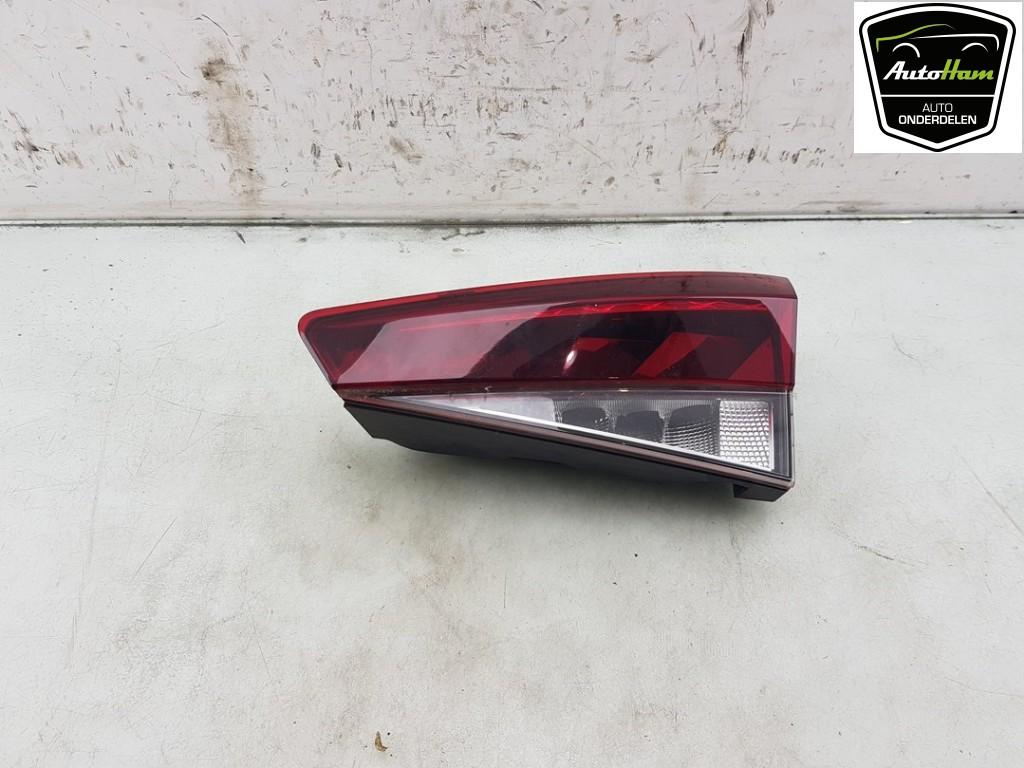 CATADIOPTRE COFFRE COUVERCLE Fabia IV (PJ3) (|6VE945094A|), Utilisé, Skoda