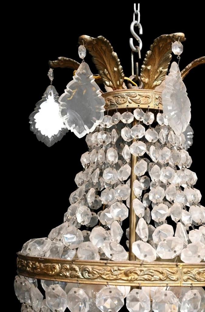 Een Franse glazen 'sac-à-perles' luchter, 20e eeuw., Ophalen