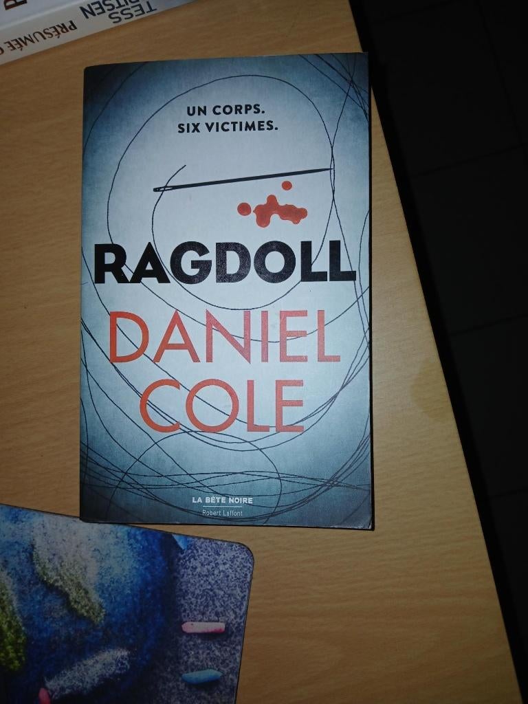 un corps six victime de Daniel Cole, Livres, Enlèvement, Utilisé, Daniel Cole