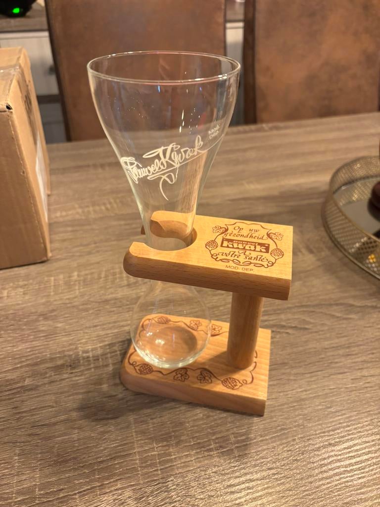 Pauwels Kwak bierglas + houten standaard, Verzamelen, Glas en Drinkglazen, Ophalen of Verzenden, Zo goed als nieuw, Bierglas