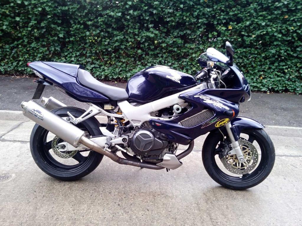 Honda - VTR 1000 - Moto, Motos, Motos | Honda, Entreprise, Autre