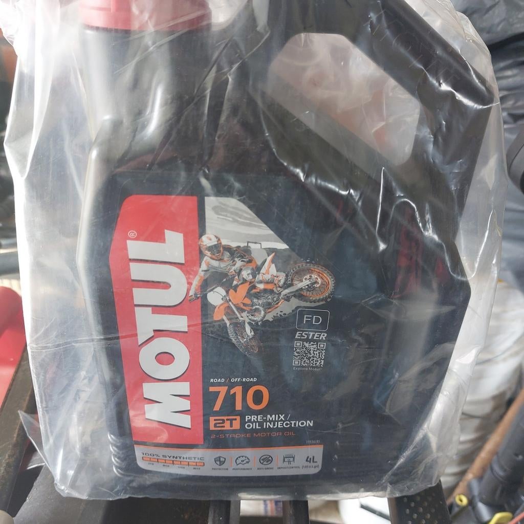 Motul 710 4L 2T ester, Ophalen of Verzenden