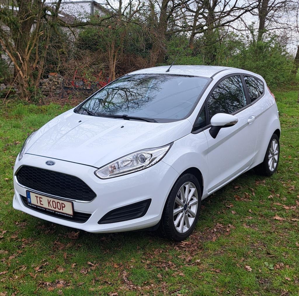 Ford Fiesta: 98.000km + airco +jaar garantie +groot nazicht!, Voorwielaandrijving, Stof, 4 cilinders, Wit