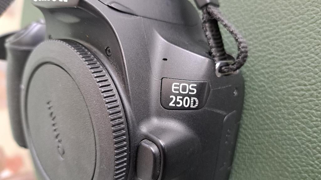 Canon 250D, Audio, Tv en Foto, Fotocamera's Digitaal, Ophalen, Zo goed als nieuw, Spiegelreflex, Canon