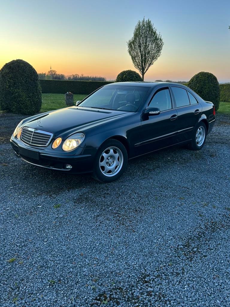 Mercedes e220, Autos, 4 portes, Carnet d'entretien, Automatique, Particulier