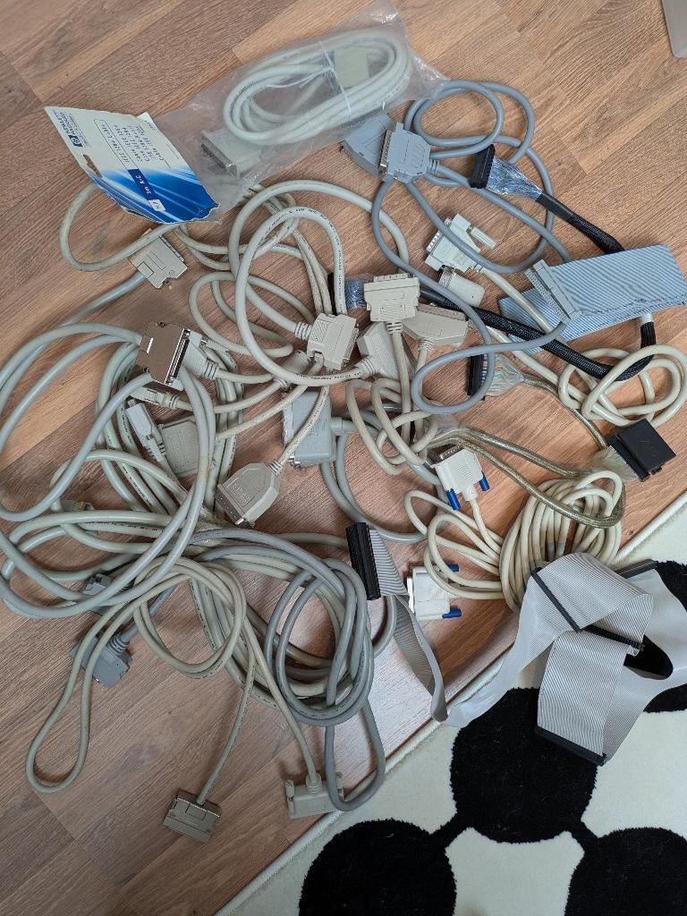 Verzameling SCSI e.d. Kabels - centronics, db25, etc., Computers en Software, Vintage Computers, Ophalen of Verzenden