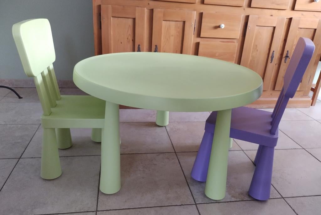 Ikea Mammut tafel, lichtgroen + 2 stoelen, kindertafel, Ophalen, Gebruikt