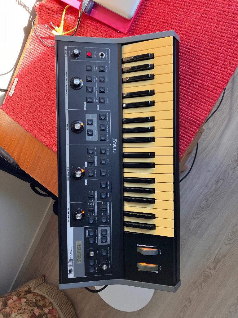 Moog Little Phatty Stage 2, Muziek en Instrumenten, Synthesizers, Gebruikt, Overige aantallen, Overige merken, Met midi-aansluiting