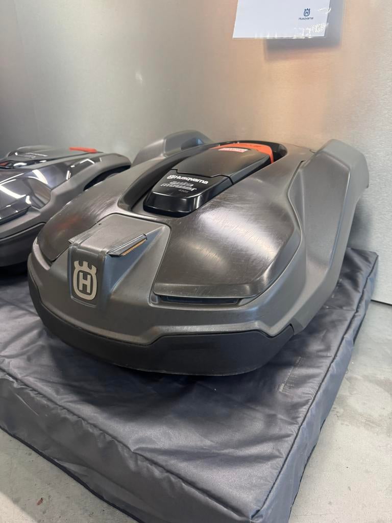Husqvarna 430X met garage demo robotmaaier, Enlèvement, Comme neuf