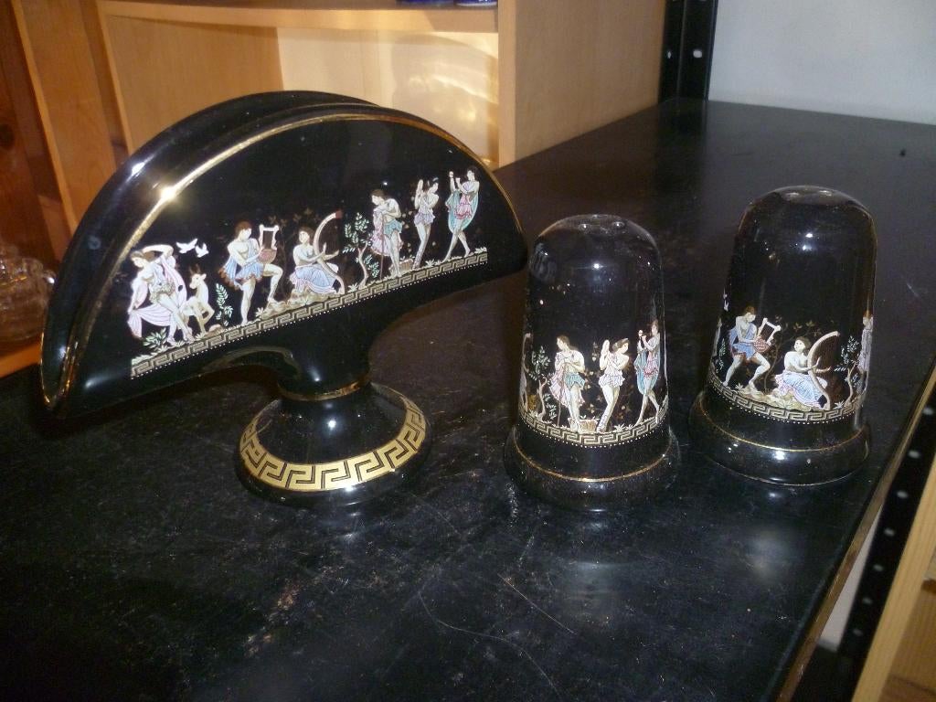 PORCELEINEN  SERVIETHOUDER EN PEPER EN ZOUT VAT, Ophalen