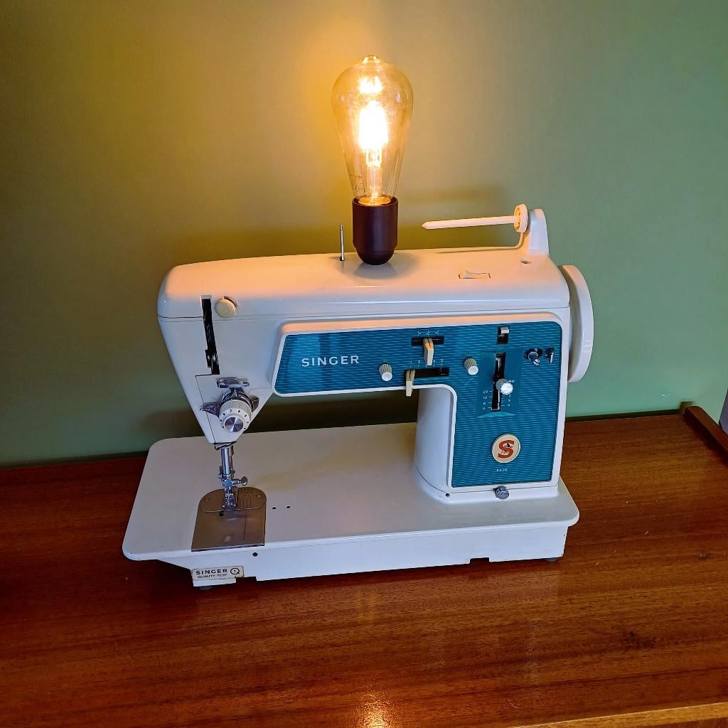 Lampe réalisée d’une machine à coudre vintage Singer, Enlèvement, Machine à coudre, Singer