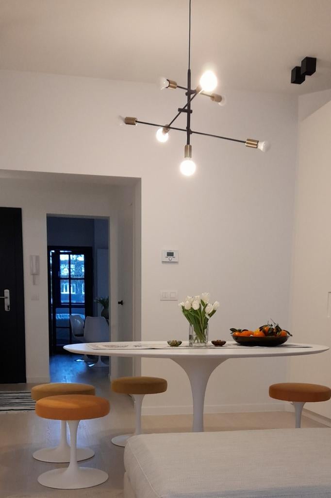 À l'extérieur, tables tulipes, chaises Eero Saarinen en céra, Enlèvement ou Envoi, Bois