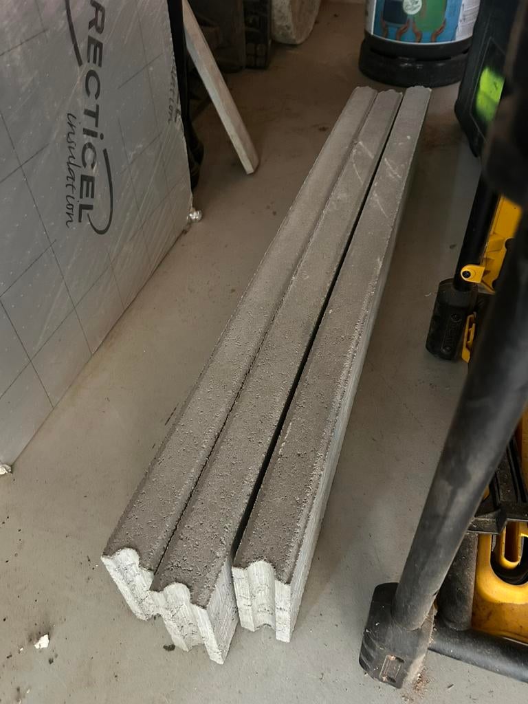 Boordstenen, Enlèvement, Neuf