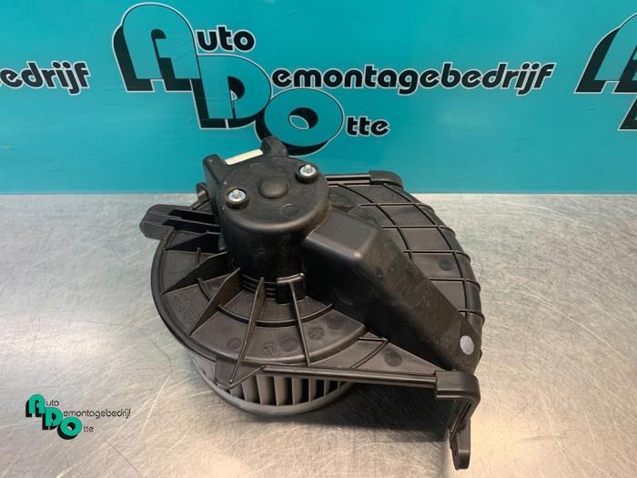 Moteur de ventilation chauffage d'un Renault Kangoo (Kangoo, Renault, -, 3 mois de garantie, Utilisé