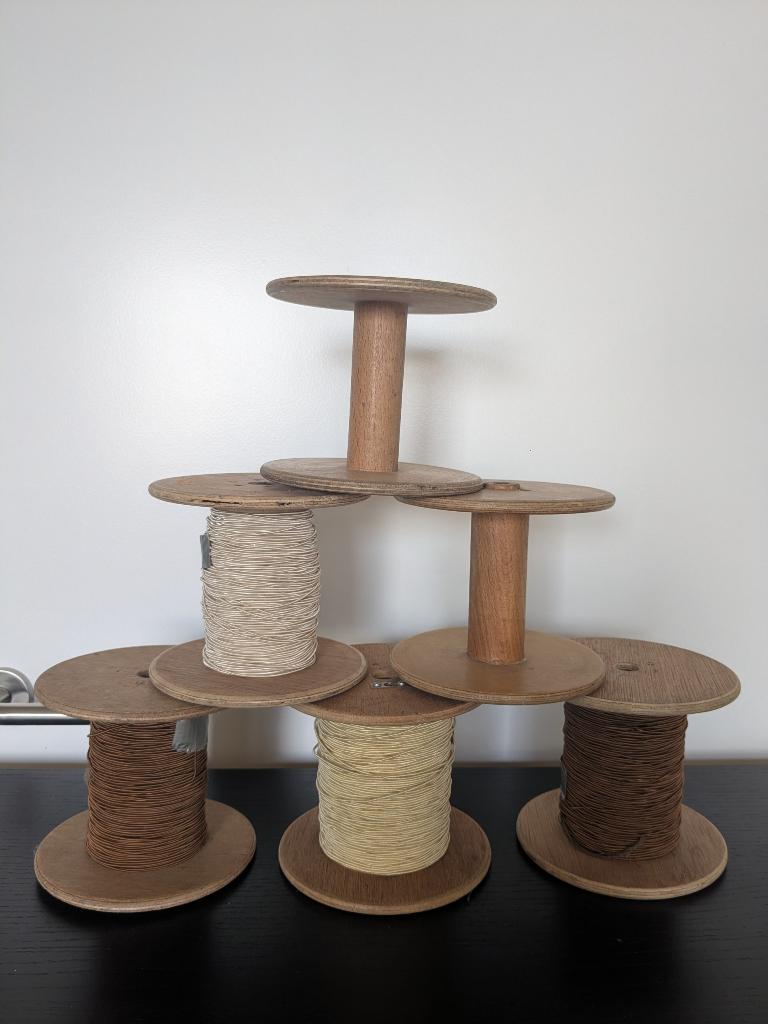 Bobinnes de fil en bois - ancien, Enlèvement ou Envoi, Utilisé, Broderies à la main, Pièce ou Accessoires