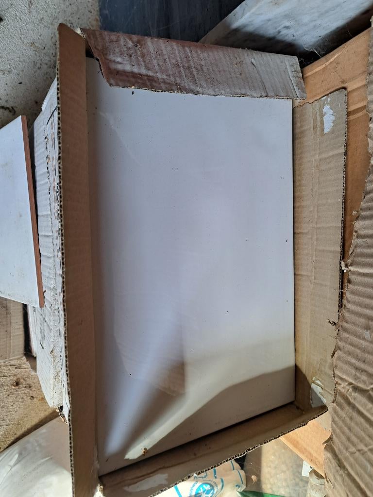 Carrelage blanc 23.7x35 avec frise pour +/-6m², Carrelage mural, 20 à 40 cm, Comme neuf, Céramique