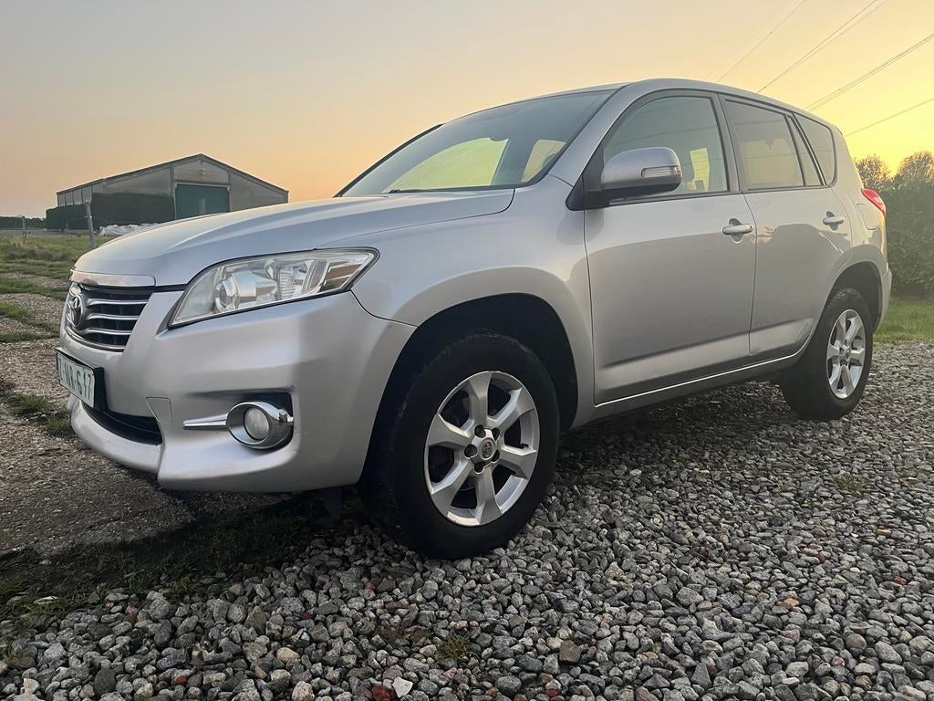 Toyota RAV4 2.2 Diesel 🚘🚘🚘🚘, Autos, Toyota, Entreprise, Boîte manuelle, Noir, 5 portes
