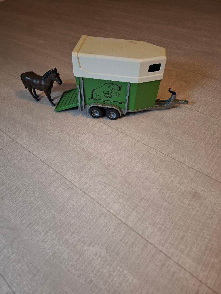Bruder paardentrailer met 1 paard, Ophalen