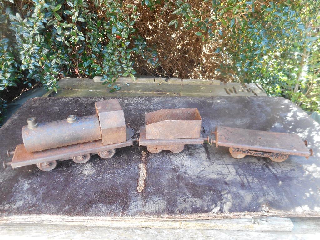 vieux jouet locomotive à vapeur fabrication artisanal acier, Envoi, Tram