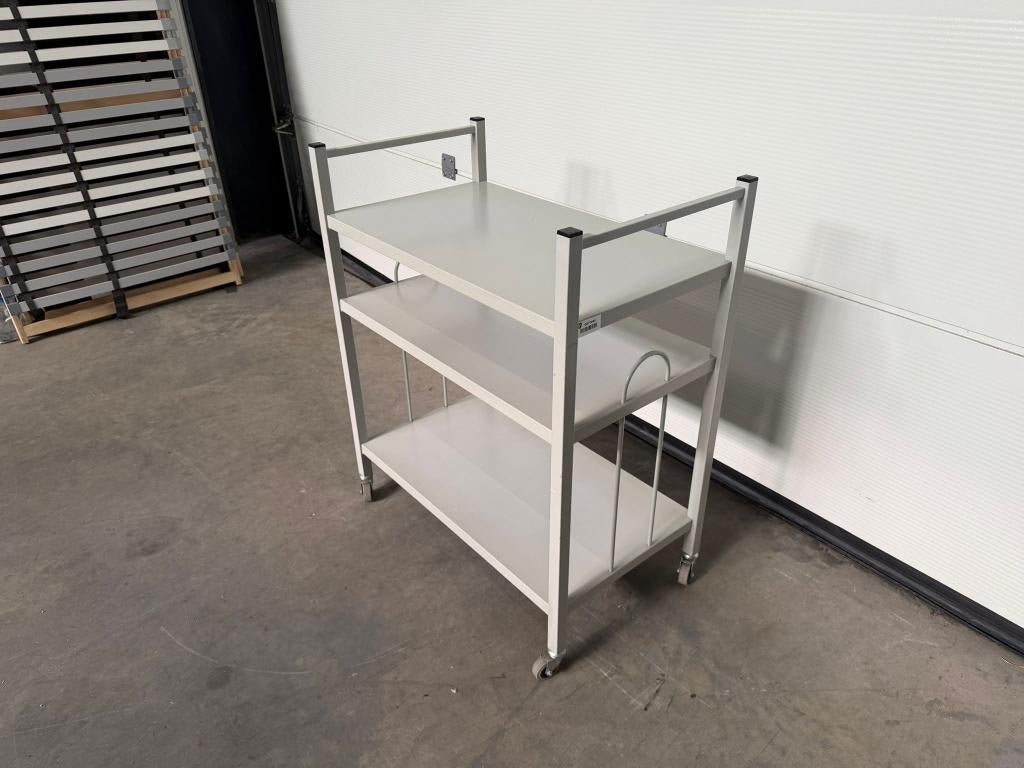 (24) Metalen serveerkar op wielen, Ophalen, Zo goed als nieuw