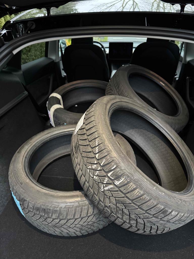 4 pneus hiver 205/50R17 93V, Autos : Pièces & Accessoires, Pneus & Jantes, Pneu(s), Pneus hiver, 17 pouces, 205 mm, Véhicule de tourisme