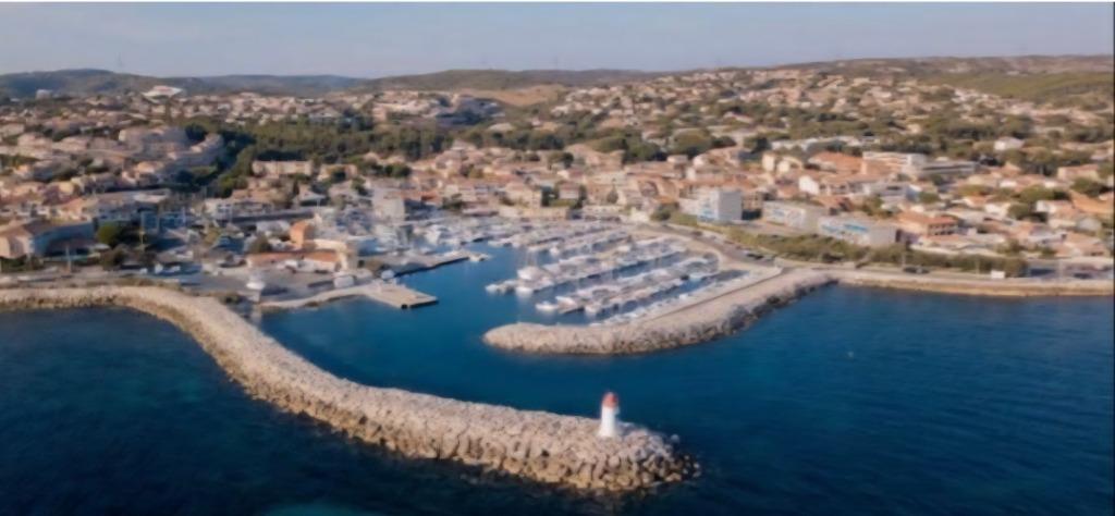 Vacances sur la côte bleue France, Vacances, Maisons de vacances | France, Provence et Côte d'Azur, Maison de campagne ou Villa