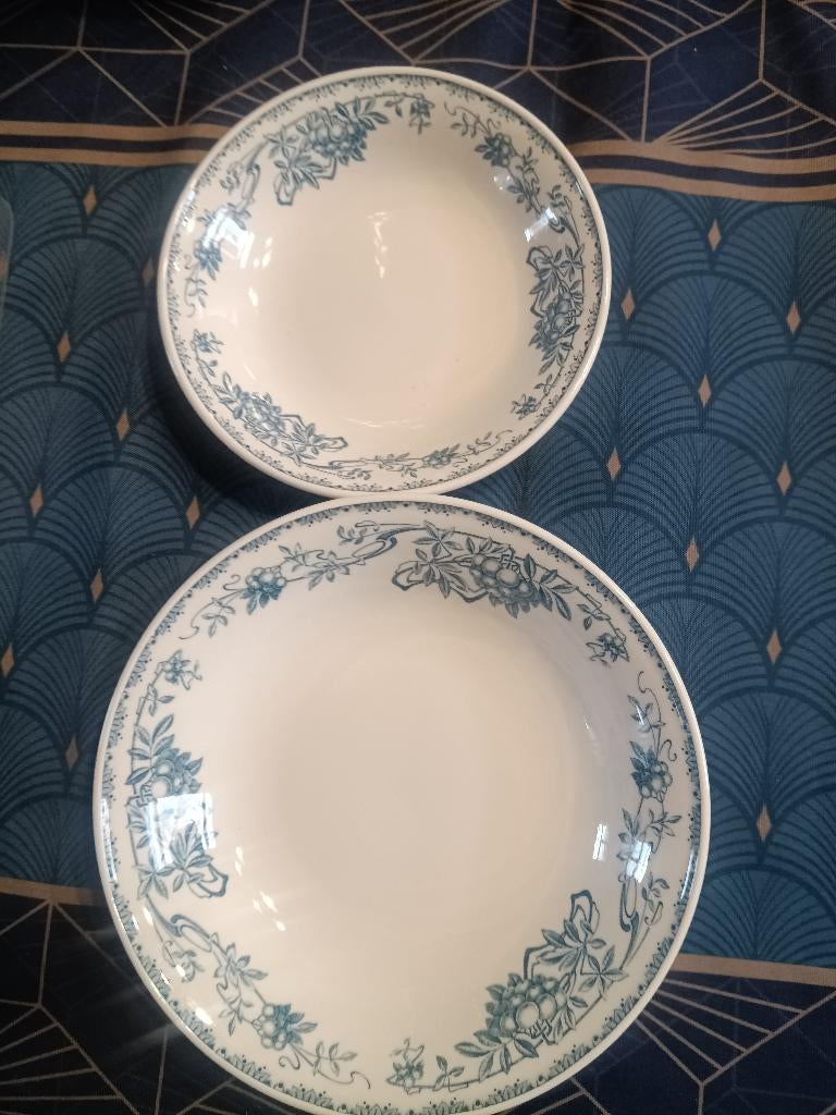 Lot de 2 assiettes Royal Boch Sorbier – décor floral bleu, Antiquités & Art, Antiquités | Céramique & Poterie, Enlèvement