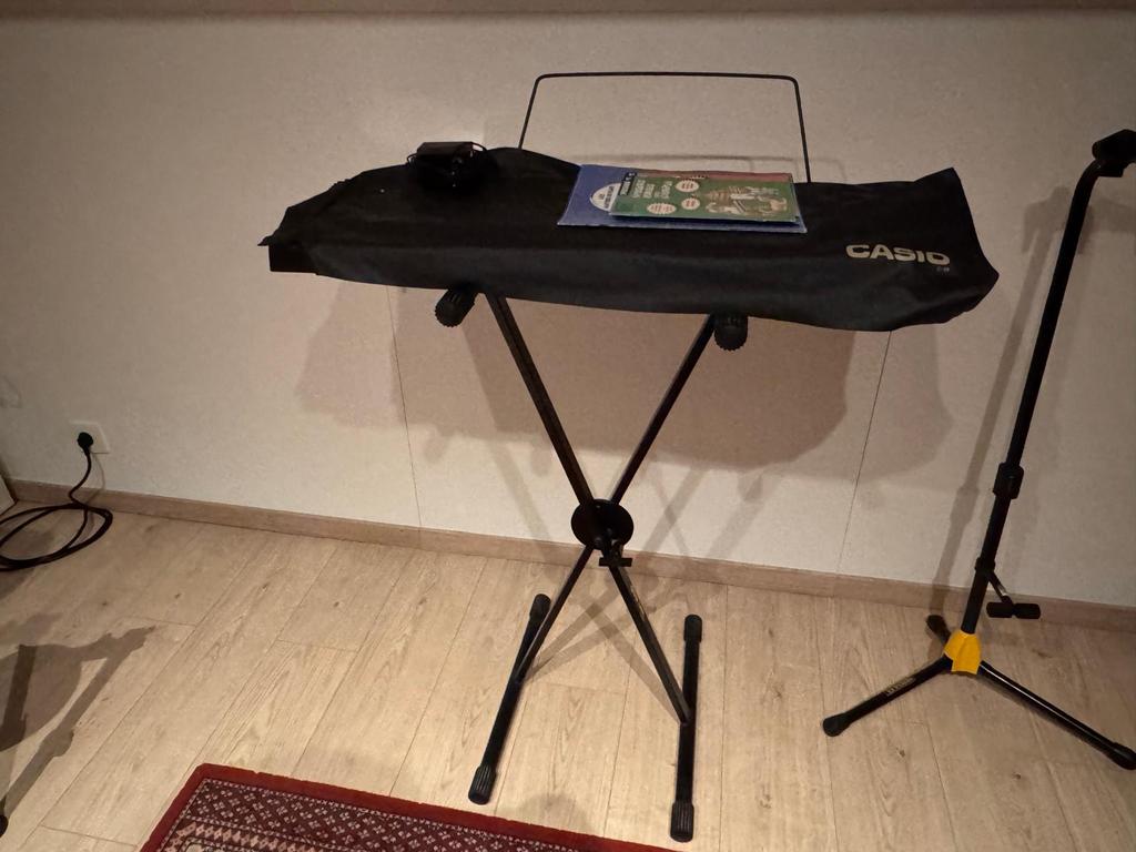 Casio keyboard met voet + oefenboekjes, Muziek en Instrumenten, Keyboards, Ophalen of Verzenden, Zo goed als nieuw, Casio