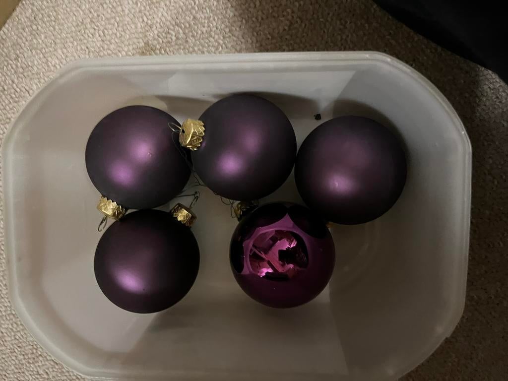 5 boules de Noël violet foncé + 2 boules violet clair, Enlèvement ou Envoi, Comme neuf