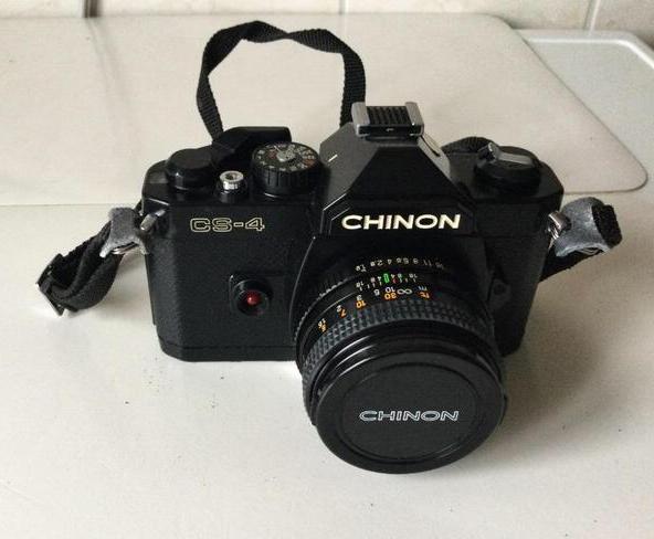 Analoge Chinon reflexcamera met 2 lenzen, flits en draagtas, Enlèvement ou Envoi, Utilisé, Reflex miroir, Autres Marques
