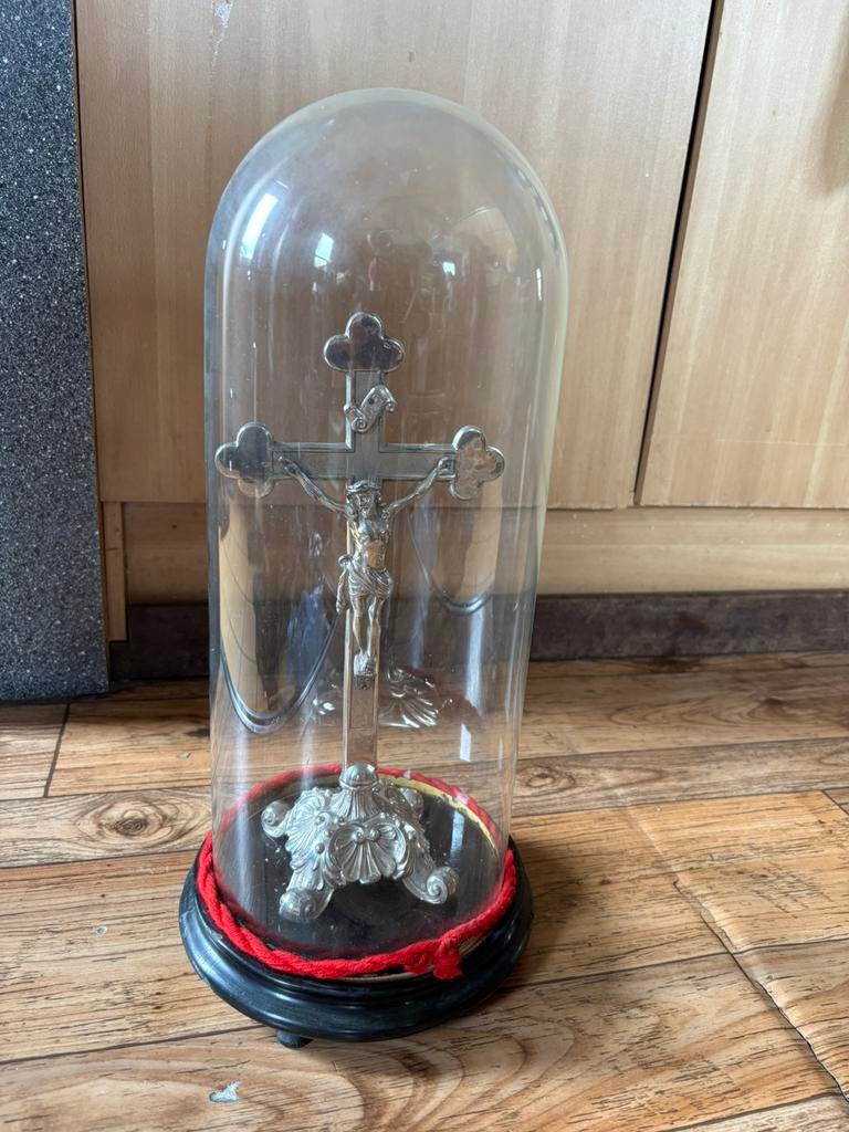 Kruisbeeld stolp globe verzilverd, Antiek en Kunst, Ophalen