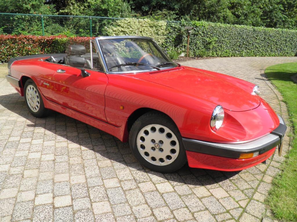 Deze zeer mooie originele oldtimer, een Alfa Romeo Spider, Autos, Alfa Romeo, Boîte manuelle, Spider, Noir, 2 portes
