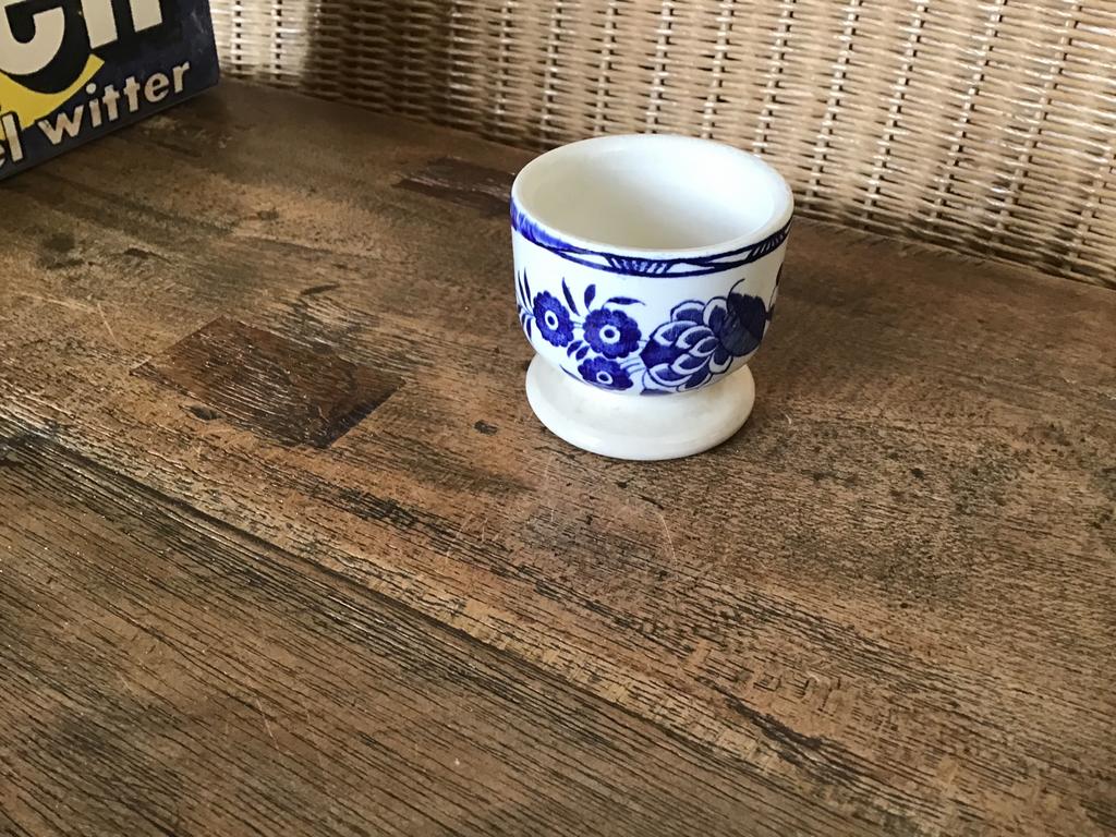 Zeer oud eierdopje Boch Grand Bouquet, Ophalen