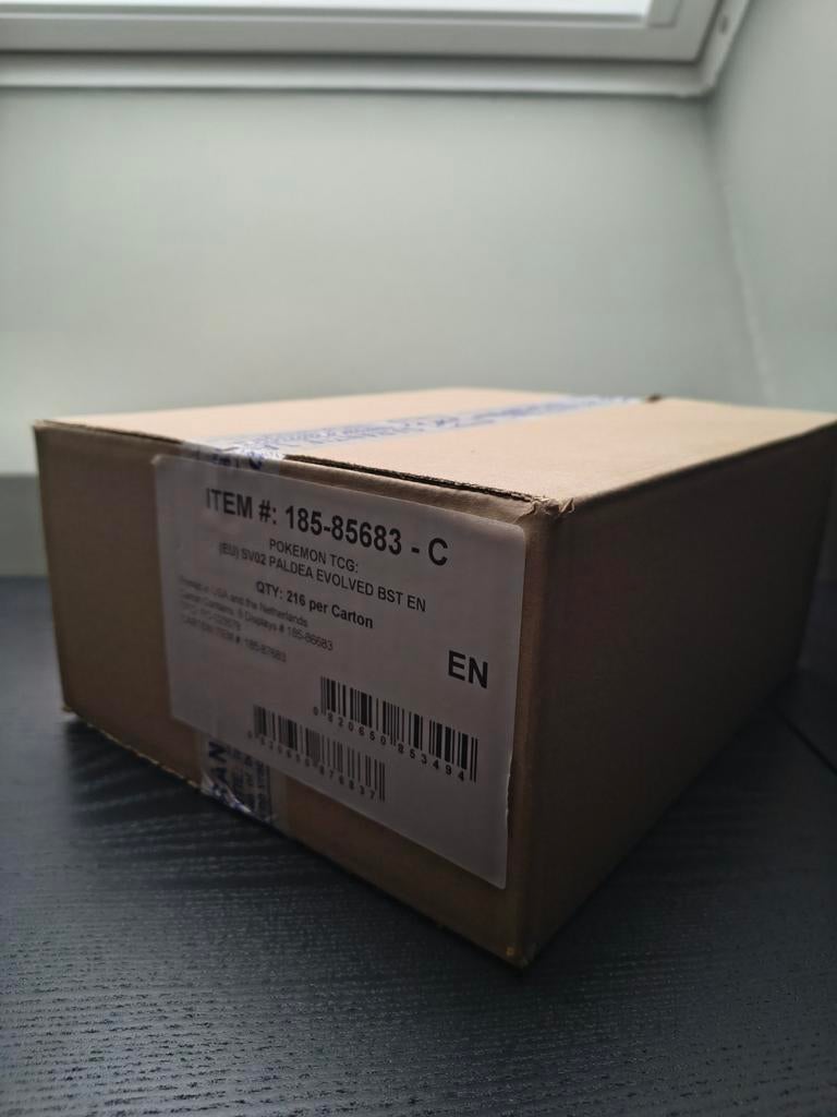 Paldea Evolved booster box case, Hobby en Vrije tijd, Ophalen of Verzenden, Zo goed als nieuw, Boosterbox, Foil